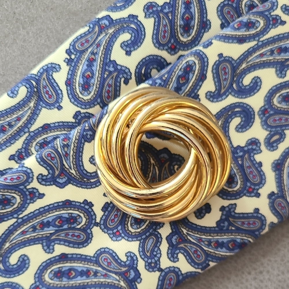 Gold toned Knot Brooch‎ Vtg
